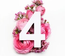 chiffre 4 sur un bouquet de pivoines de couleur rose